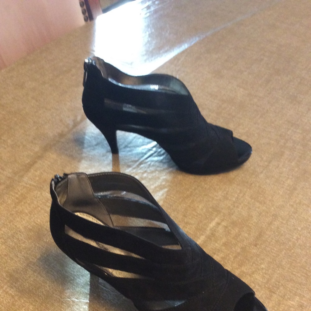 Peep toe Booties - Picture 3 of 5
